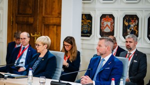 Slovensko chce prilákať investície do umelej inteligencie, prezident o tom rokuje v Estónsku