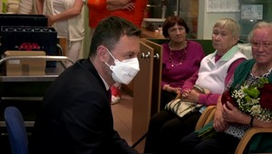 Heger uvoľní zo svojej rezervy státisíce na opravu vyhoreného domovu dôchodcov