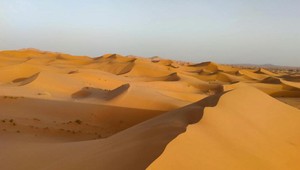 Z vesmíru ako na Marse: Astronauti zachytili duny Erg Chebbi