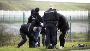 Grécko zatklo desať cudzincov, falšovali pasy pre utečencov