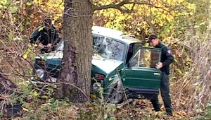 Vodič narazil do stromu, podľa svedkov mal byť opitý