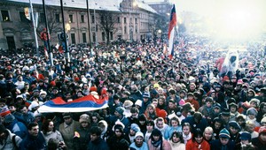 PRIESKUM: Život pred novembrom 1989 preferuje stále množstvo Slovákov