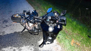 Motocyklista prešiel do protismeru a narazil do idúceho auta. Tragickú zrážku neprežil