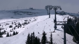 Slovenské strediská zažívajú nevídanú situáciu. Okrem toho, že spúšťajú letnú prevádzku, ešte stále trvá aj tá zimná