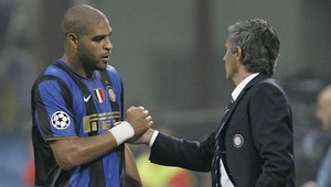 Adriano sa zabarikádoval v Riu, Mourinho stojí za ním