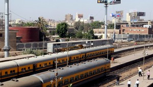 V Egypte sa vykoľajil vlak, najmenej 15 zranených