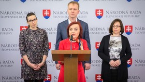 Sieť sa rozpadá. Odišli Beblavý, Macháčková, Petrík a Zimenová