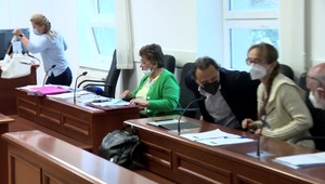 Dôchodkyňa si požičala viac ako 100-tisíc eur. Keď ich mala vrátiť, veriteľkám údajne do kávy pridávala atropín