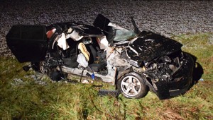 Z auta zostala iba kopa šrotu: Opitý šofér prežil bez ujmy, spolujazdkyňa na jeho jazdu doplatila životom