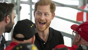 Harry tvrdí, ako USA miluje a ako sú súčasťou komunity... A teraz sa ozvali susedia, AKO to naozaj je!