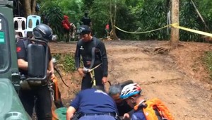 Záchranná akcia futbalistov si vyžiadala prvú obeť. O život prišiel dobrovoľník