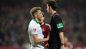 VIDEO. Rešpekt! Hráč rozhodcovi: zruš 11 m, nebol som faulovaný!