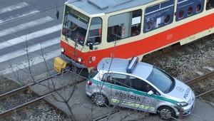 Ako to nespackať: Čo s neposlušným vodičom električky?