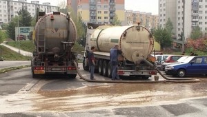 Smrad v Banskej Bystrici! Z kamióna vytieklo hnojivo