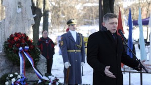 Fico: Fašizmus máme v parlamente a chodí v zelených tričkách po vlakoch