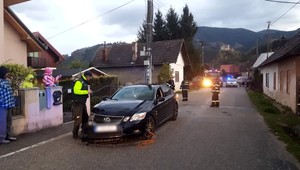 Peter zlomil elektrický stĺp, jazdil pod vplyvom