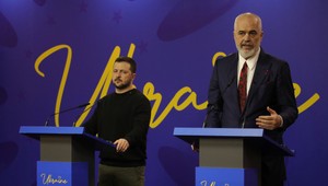 735. deň na Ukrajine: Zelenskyj v Albánsku sa usiluje o väčšiu podporu