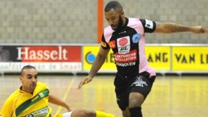 Strašne ho vykúpal! Brankár sa metal ako ryba na suchu!