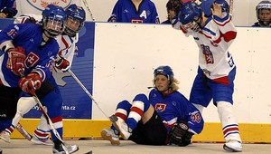 Hokejbalistky po víťazstve nad Českom vo finále MS