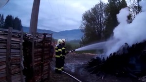 Dobrovoľnícki hasiči zakladali požiare, ktoré potom sami hasili. Veliteľ sa vraj chcel dostať medzi profesionálov