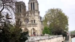 Notre-Dame museli hasiť vodou z rieky Seina. Svedkovia, ktorí požiar videli, prehovorili