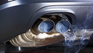 Ceny pohonných látok znova stúpajú: Združenie krajín vyvážajúcich ropu sa rozhodlo znížiť ťažbu