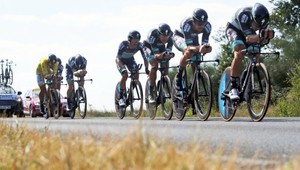 Tímovú časovku vyhral BMC Racing, Sagan prišiel o žltý dres