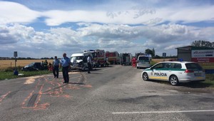 Pri nehode zasahovali dva vrtuľníky. Na vine mohla byť poškodená značka STOP