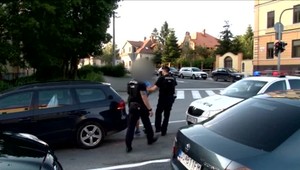 Muž sadol za volant opitý. Nabúral do auta s tehotnou ženou