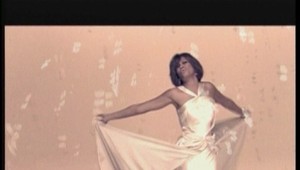 Whitney zažiarila v novom klipe