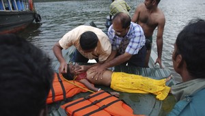 Vo vode zahynulo už 20 žiakov! Boli na ceste do školy