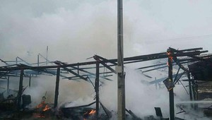 Rušný deň pre hasičov. Zachraňovať museli pílu a aj faru