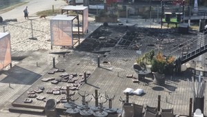 FOTO: Požiar zničil prevádzku na nábreží Dunaja. Polícia hľadá páchateľa