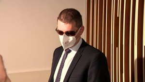 Súd odklepol dohodu o vine a treste bývalému šéfovi policajnej inšpekcie Adriánovi Szabóovi