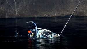 Pri Seredi spadol výletný vrtuľník! Jeden mŕtvy a 3 zranení