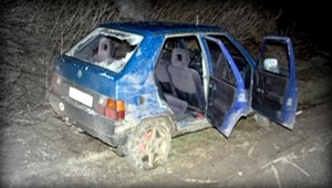 Vodiča (17) dohnali policajti. Tak sa zamkol v aute