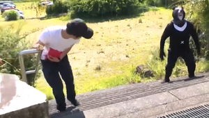 Vážna hrozba, komický tréning: Japonská polícia sa pripravuje na útoky medveďov