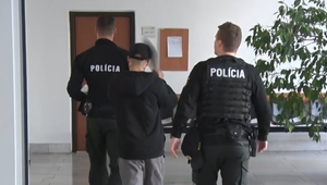 Zlodej sa vkradol spiacemu mužovi do bytu. Ukradol mu viacero vecí