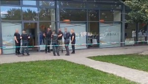 Ozbrojený prepad banky v Bratislave. Pozrite si rozhovor so svedkom