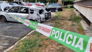 V Bratislave nadránom zhoreli dve zaparkované autá