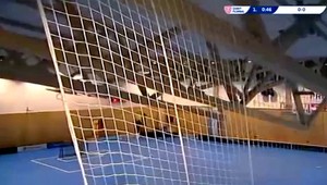 VIDEO: V Českej Třebovej sa počas zápasu prepadla strecha športovej haly