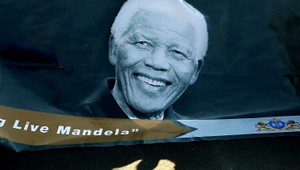 Exprezident JAR Nelson Mandela (94) je v kritickom stave