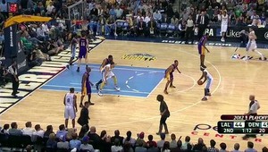 VIDEO: Opitá žena prerušila zápas NBA!