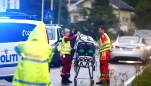 Streľba v nórskej mešite: Muž vošiel do vnútra v uniforme a s prilbou na hlave