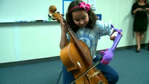 Tatiane sa splnil sen: Nemá ruku, no môže hrať na violončele