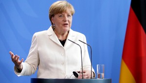 Angela Merkel odmieta obmedzovať právo utečencov na azyl