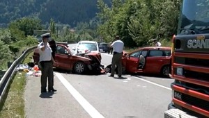 Rodina s malým dievčatkom išla na výlet, pod Strečnom havarovala