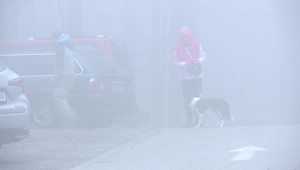 Slovensko už niekoľko týždňov neobvykle zahaľuje hmla. Meteorológ vysvetlil prečo