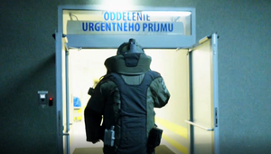 Na urgentnom príjme zasahovali policajti, hasiči a pyrotechnici. Niekto tam nechal neznámy kufrík