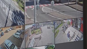 Prevádzal deti v luxusnom aute, ďaleko nedošiel